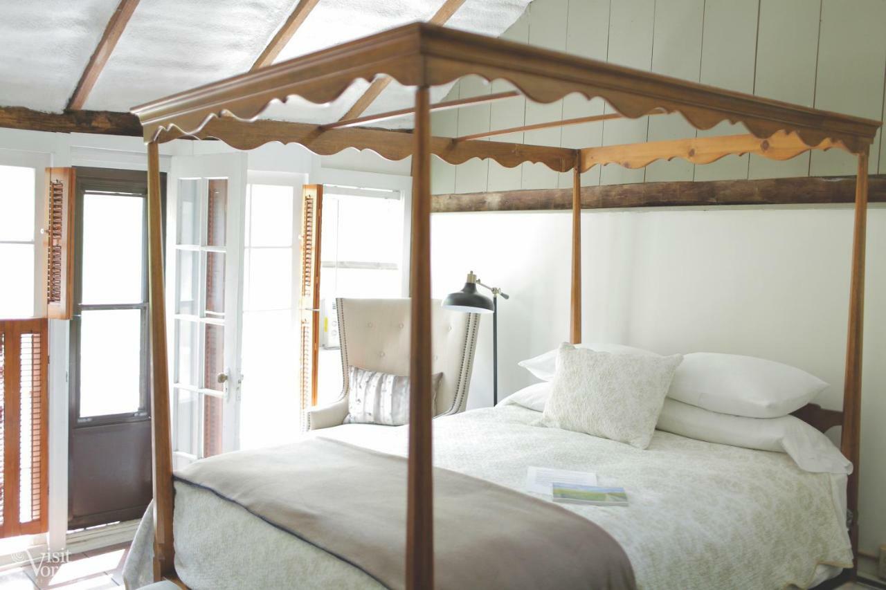 Cs Coach House Inn